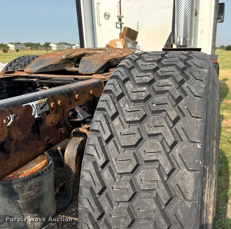 image for item EM8073 2012 Kenworth T660 semi truck