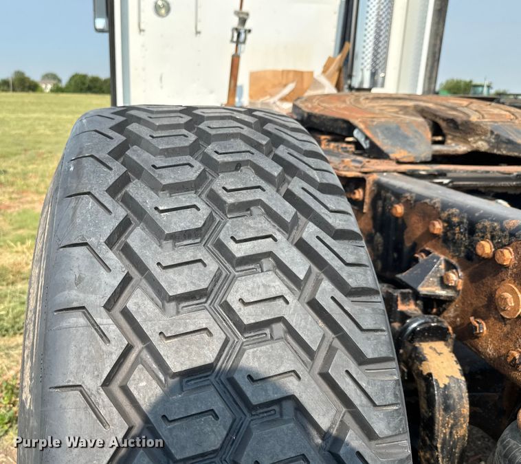 image for item EM8073 2012 Kenworth T660 semi truck