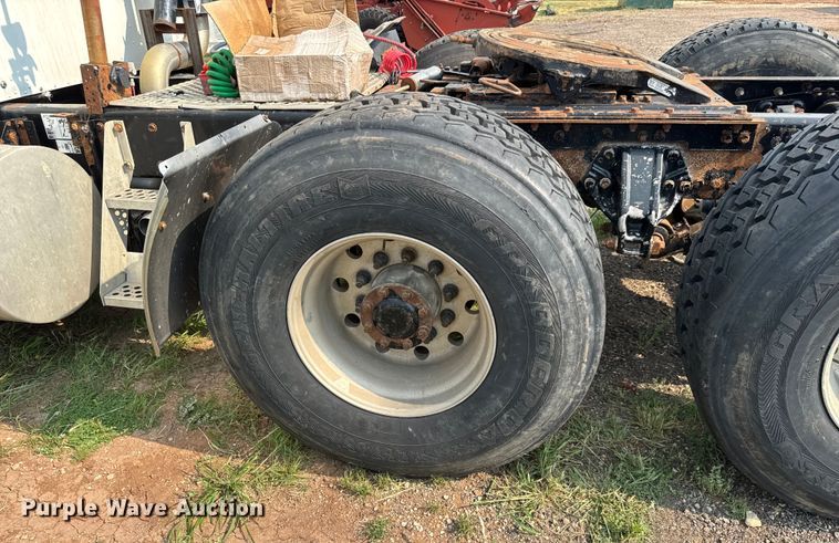 image for item EM8073 2012 Kenworth T660 semi truck