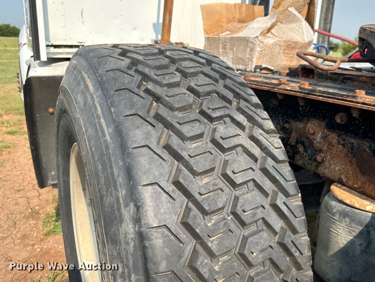 image for item EM8073 2012 Kenworth T660 semi truck