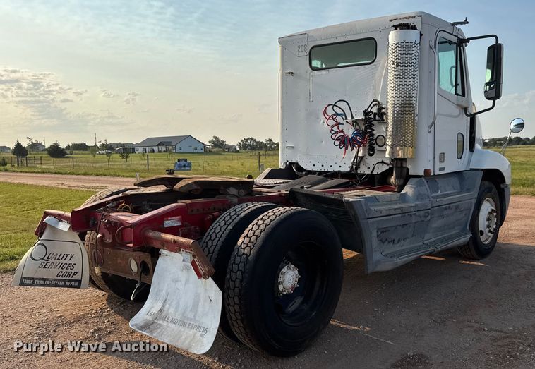 image for item EM8074 2000 Freightliner FL112 Columbia Century Class semi truck