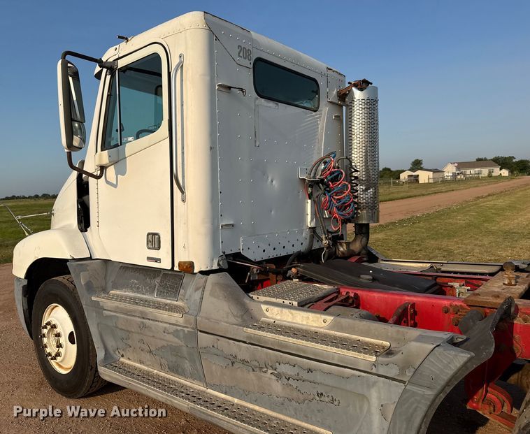 image for item EM8074 2000 Freightliner FL112 Columbia Century Class semi truck