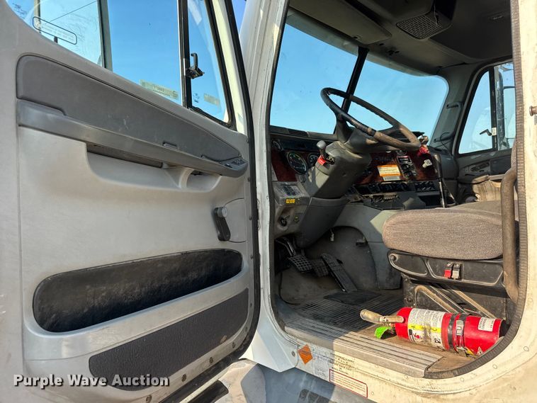 image for item EM8074 2000 Freightliner FL112 Columbia Century Class semi truck