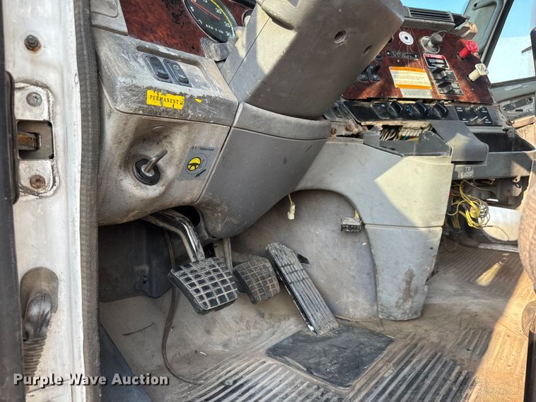 image for item EM8074 2000 Freightliner FL112 Columbia Century Class semi truck