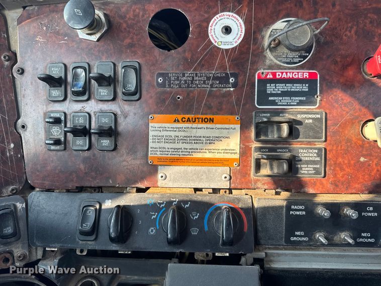 image for item EM8074 2000 Freightliner FL112 Columbia Century Class semi truck