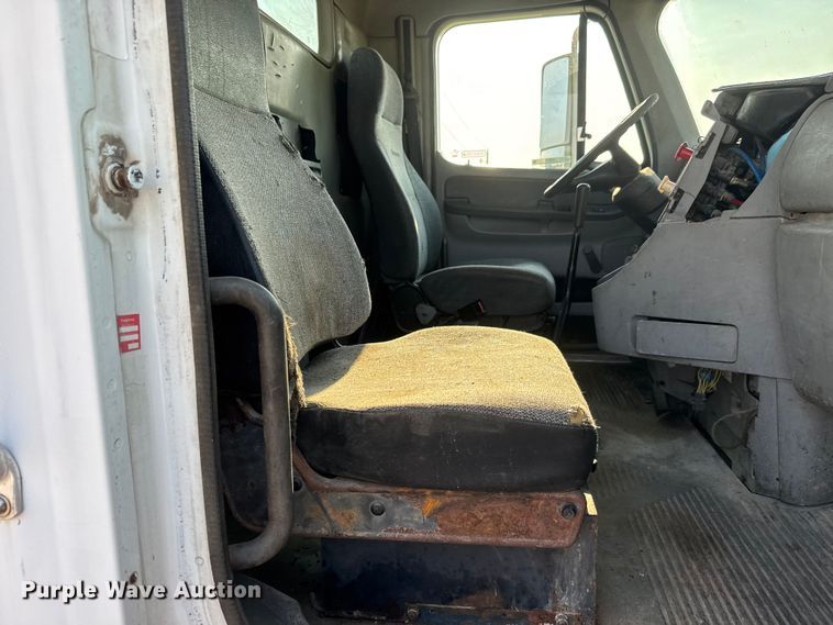 image for item EM8074 2000 Freightliner FL112 Columbia Century Class semi truck