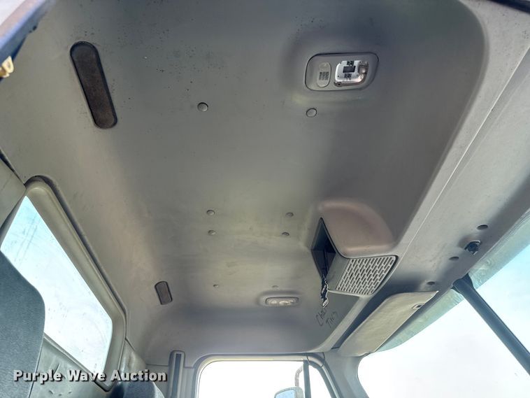 image for item EM8074 2000 Freightliner FL112 Columbia Century Class semi truck