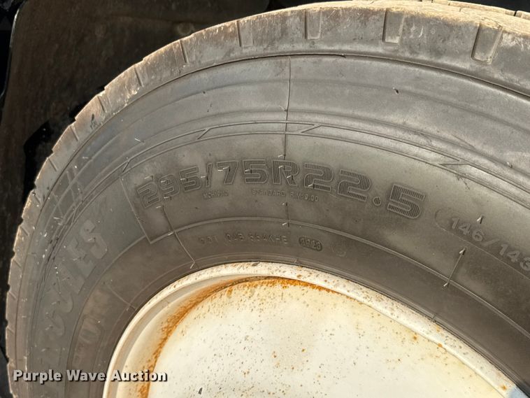 image for item EM8074 2000 Freightliner FL112 Columbia Century Class semi truck