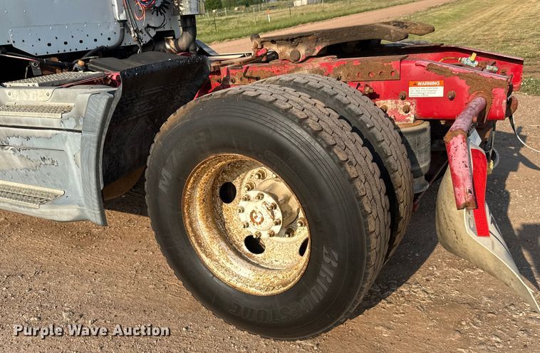 image for item EM8074 2000 Freightliner FL112 Columbia Century Class semi truck