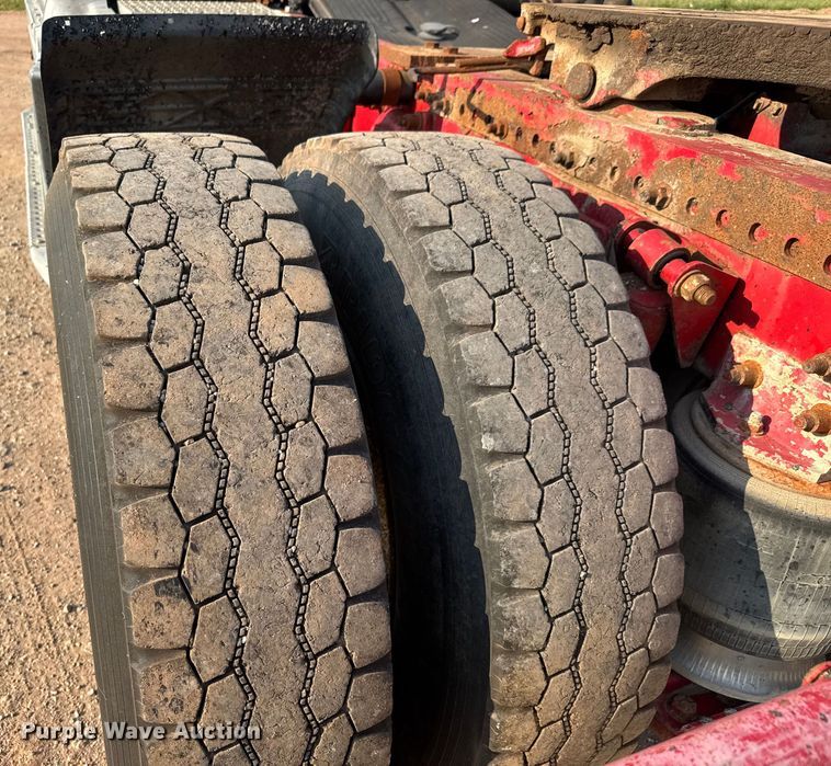 image for item EM8074 2000 Freightliner FL112 Columbia Century Class semi truck