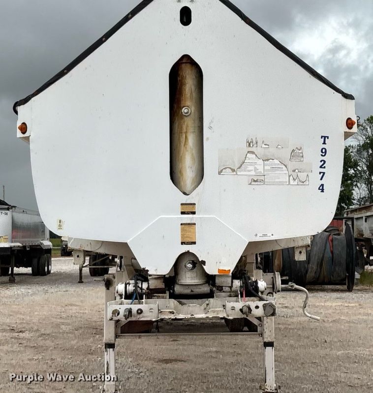 image for item EN5538 2015 Clement Starlight end dump trailer