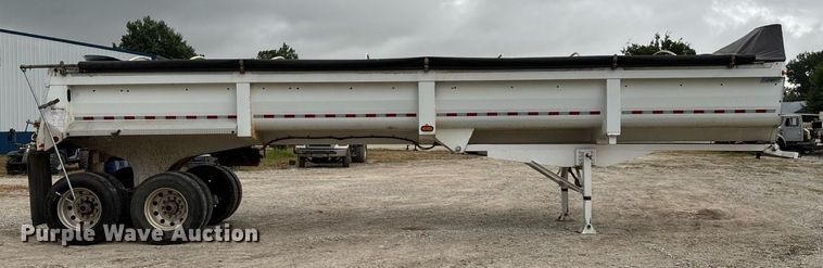 image for item EN5538 2015 Clement Starlight end dump trailer