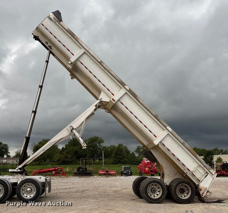 image for item EN5538 2015 Clement Starlight end dump trailer