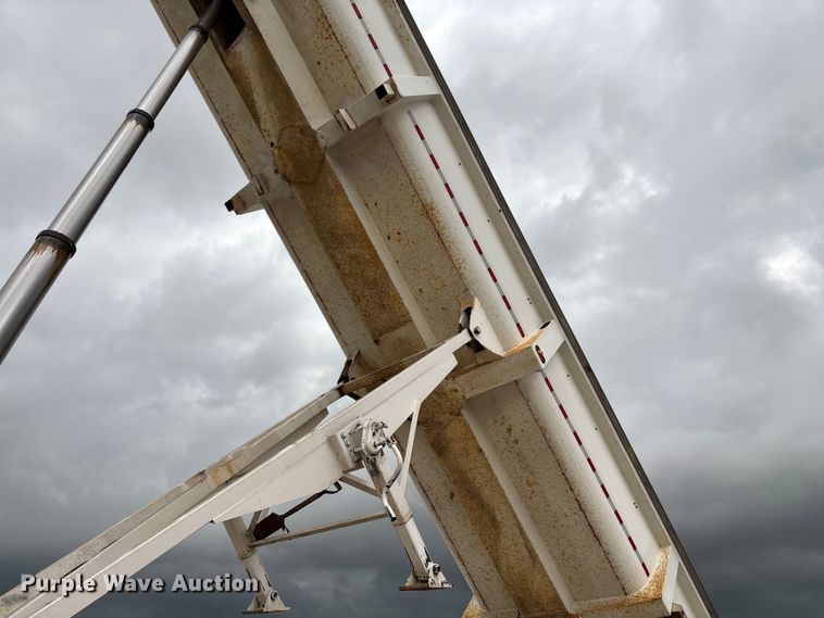 image for item EN5538 2015 Clement Starlight end dump trailer