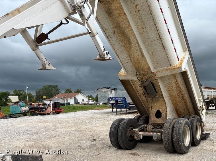 image for item EN5538 2015 Clement Starlight end dump trailer