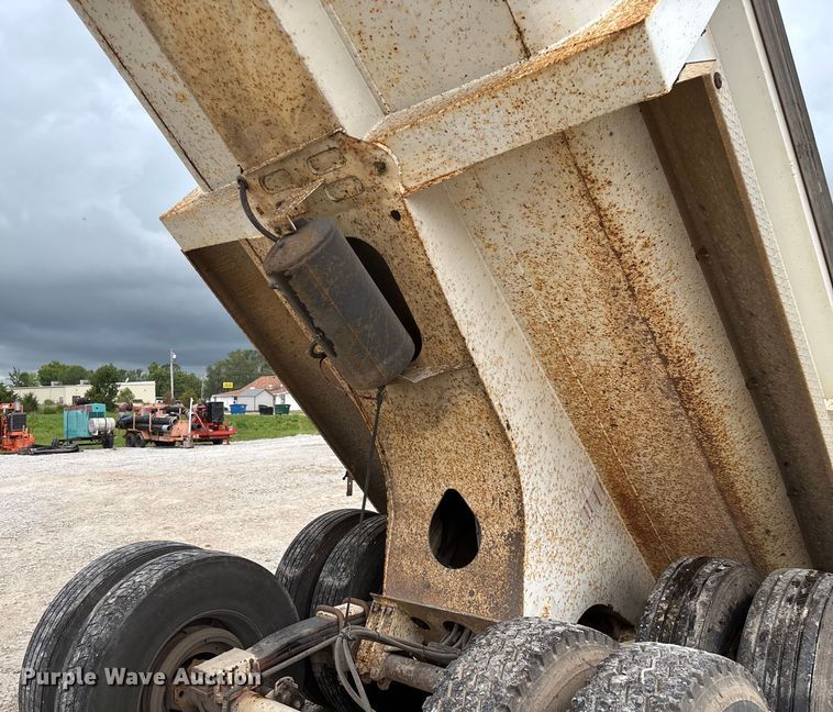 image for item EN5538 2015 Clement Starlight end dump trailer