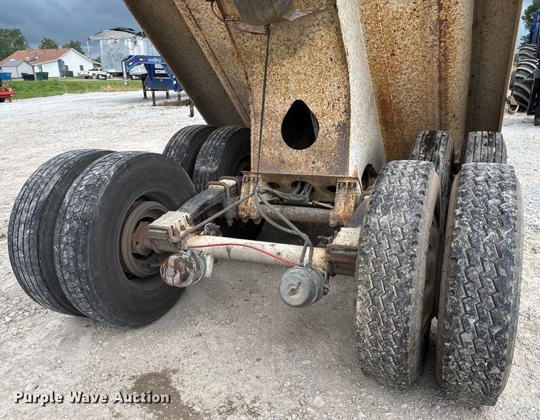 image for item EN5538 2015 Clement Starlight end dump trailer