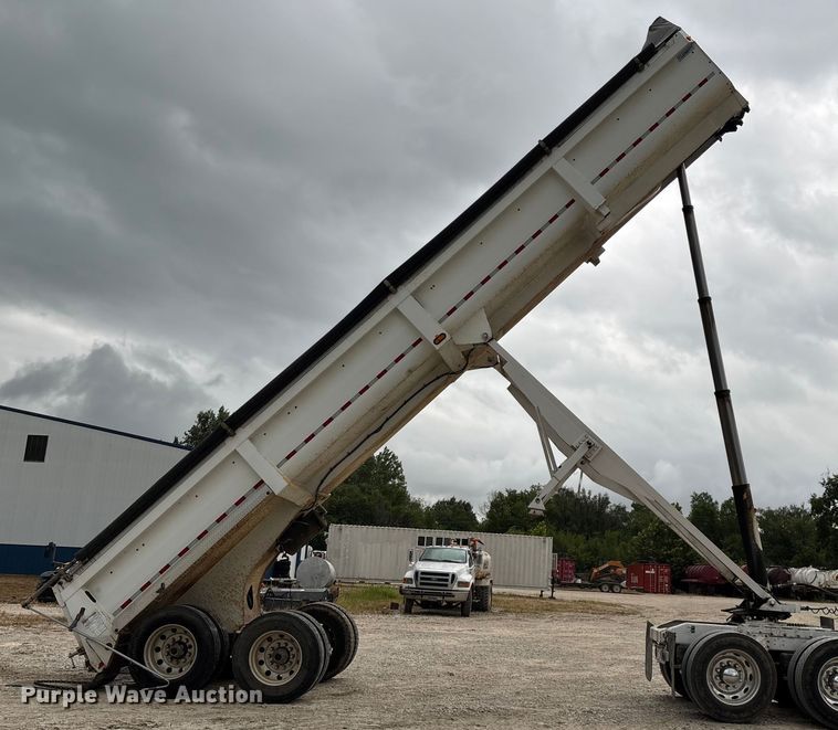 image for item EN5538 2015 Clement Starlight end dump trailer