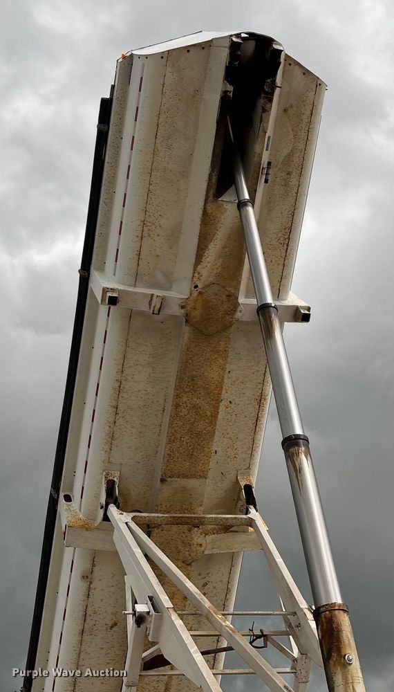 image for item EN5538 2015 Clement Starlight end dump trailer