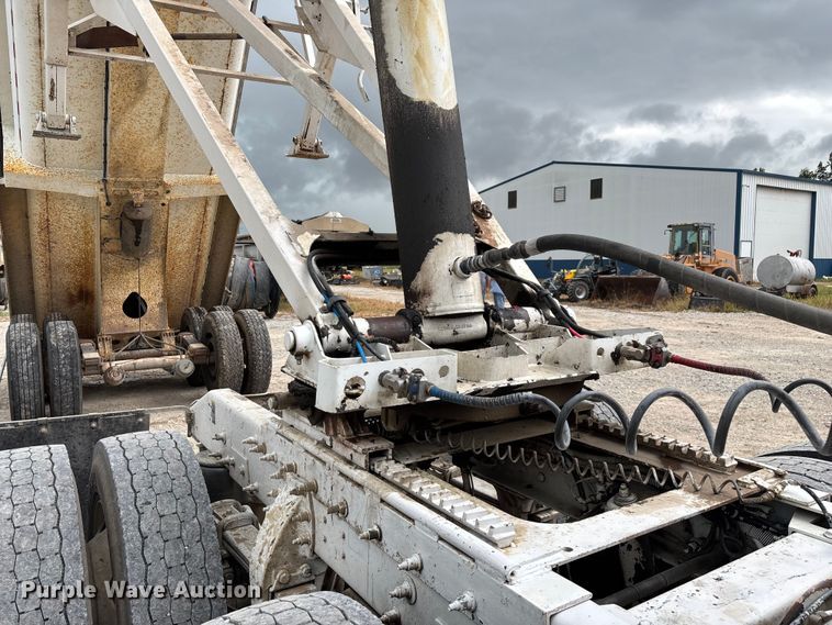 image for item EN5538 2015 Clement Starlight end dump trailer