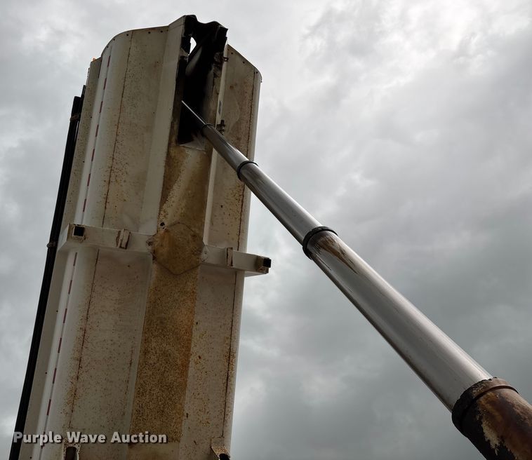 image for item EN5538 2015 Clement Starlight end dump trailer