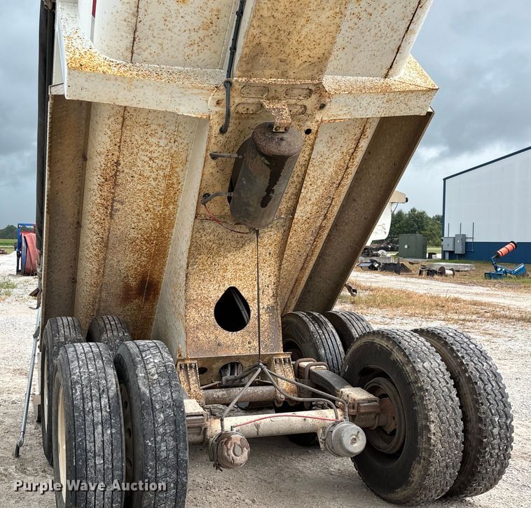 image for item EN5538 2015 Clement Starlight end dump trailer