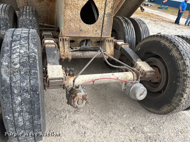 image for item EN5538 2015 Clement Starlight end dump trailer