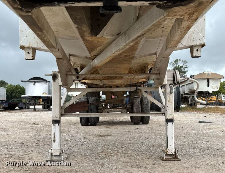 image for item EN5538 2015 Clement Starlight end dump trailer