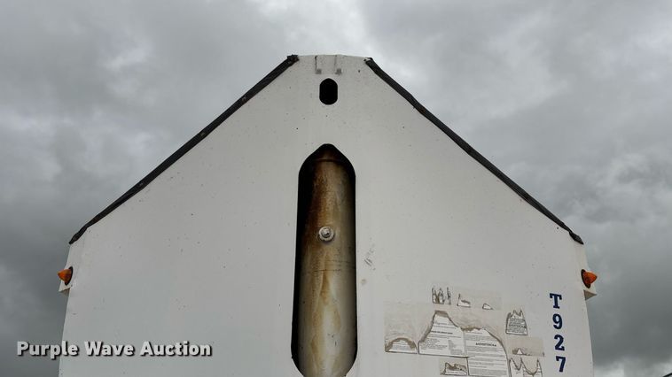 image for item EN5538 2015 Clement Starlight end dump trailer