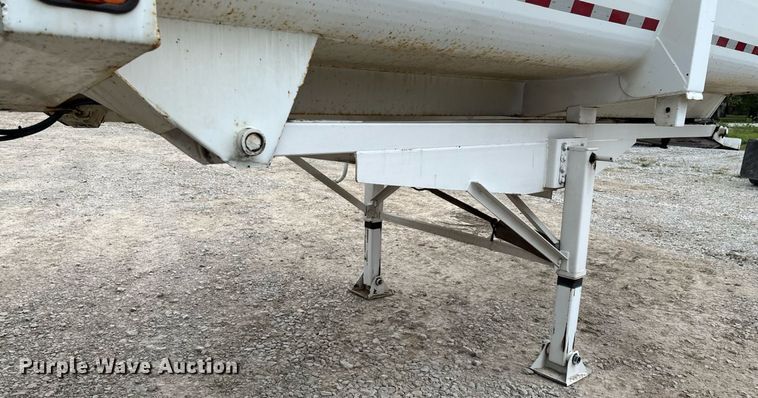 image for item EN5538 2015 Clement Starlight end dump trailer