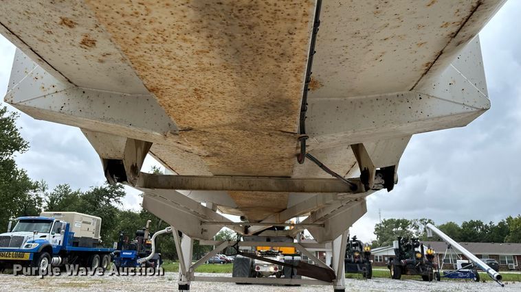 image for item EN5538 2015 Clement Starlight end dump trailer