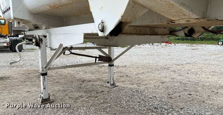 image for item EN5538 2015 Clement Starlight end dump trailer