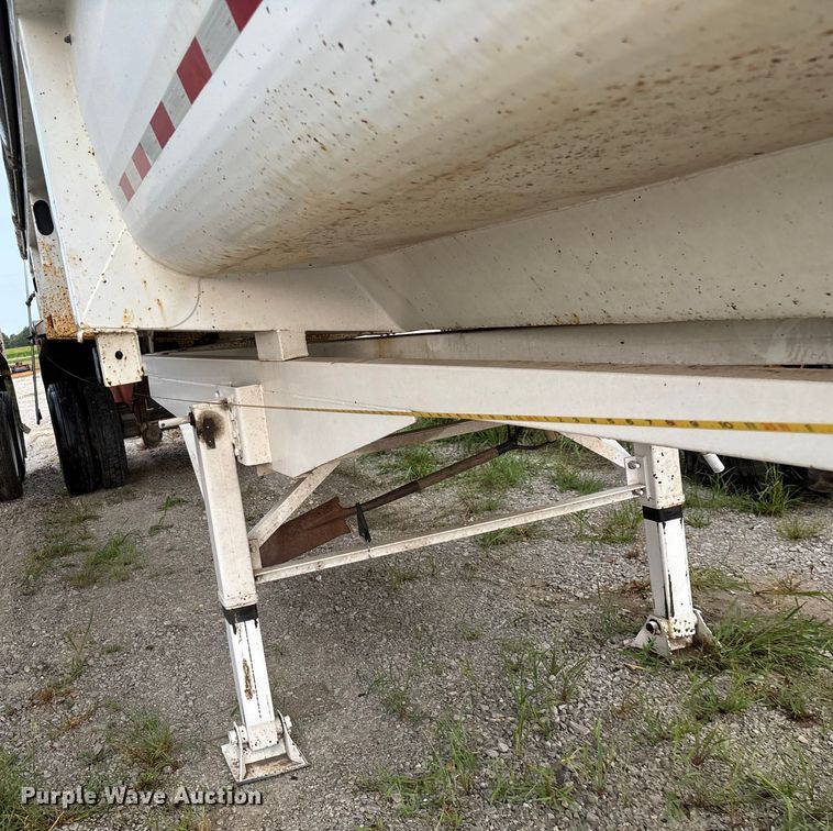 image for item EN5538 2015 Clement Starlight end dump trailer