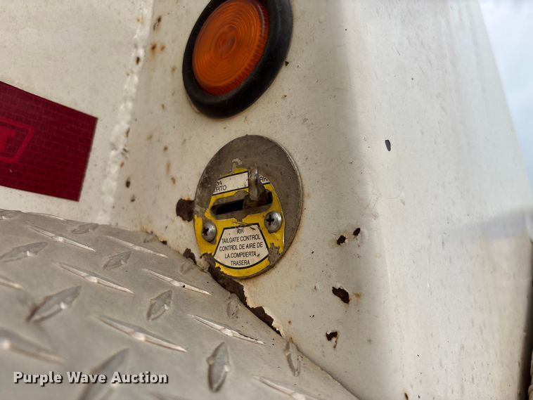 image for item EN5538 2015 Clement Starlight end dump trailer