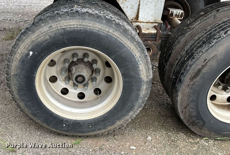 image for item EN5538 2015 Clement Starlight end dump trailer