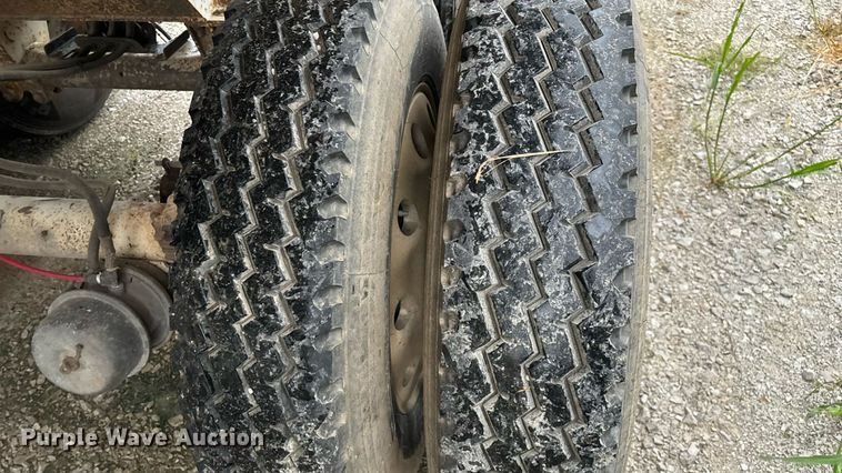 image for item EN5538 2015 Clement Starlight end dump trailer