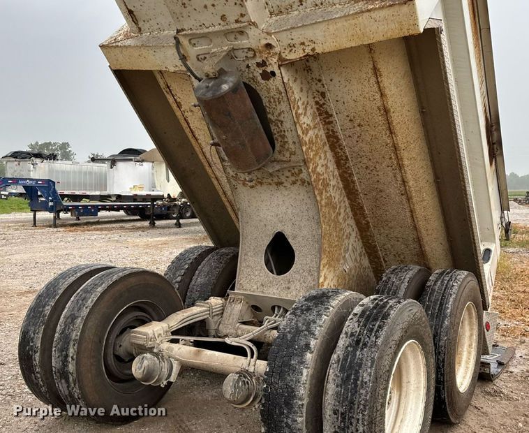 image for item EN5541 2017 Clement Starlite 35 end dump trailer