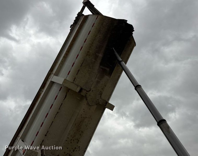 image for item EN5541 2017 Clement Starlite 35 end dump trailer