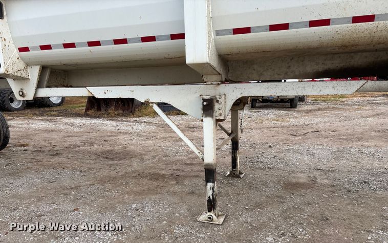 image for item EN5541 2017 Clement Starlite 35 end dump trailer