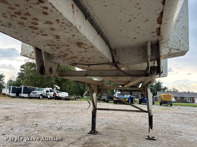 image for item EN5541 2017 Clement Starlite 35 end dump trailer