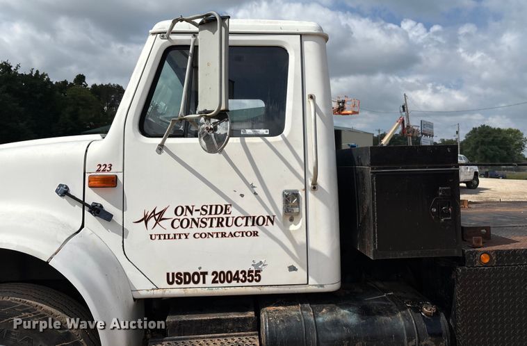 image for item EN5552 1992 International 4700 flatbed truck