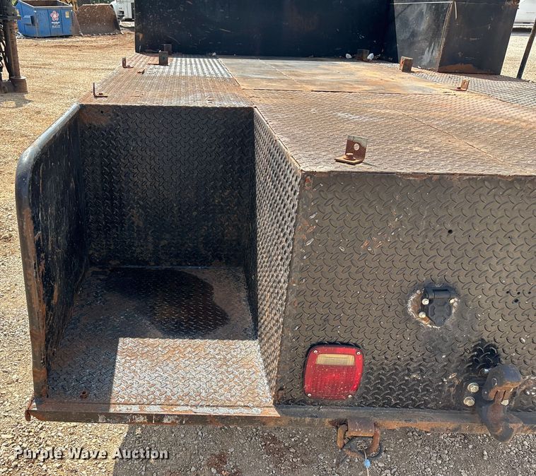 image for item EN5552 1992 International 4700 flatbed truck