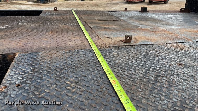 image for item EN5552 1992 International 4700 flatbed truck