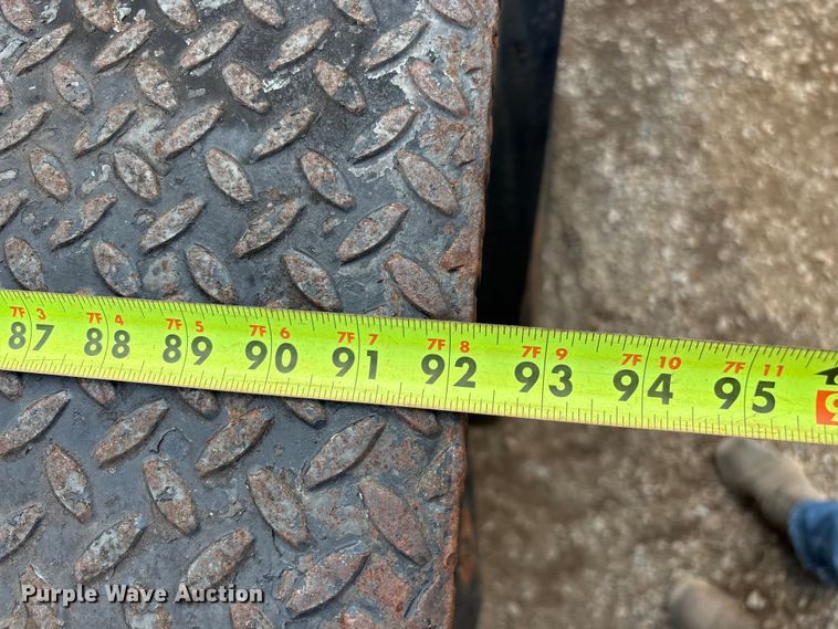 image for item EN5552 1992 International 4700 flatbed truck