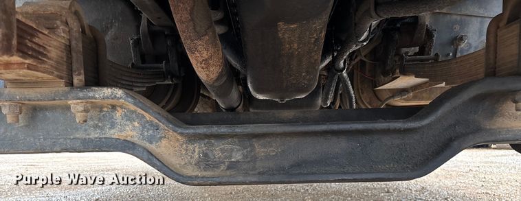 image for item EN5552 1992 International 4700 flatbed truck