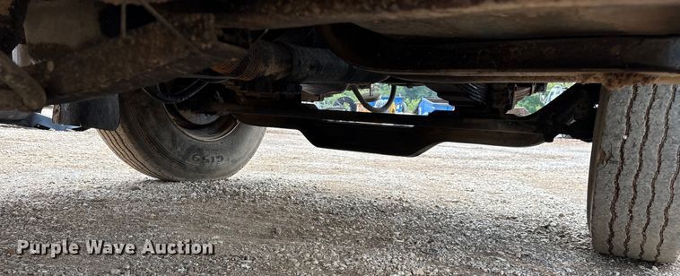 image for item EN5552 1992 International 4700 flatbed truck