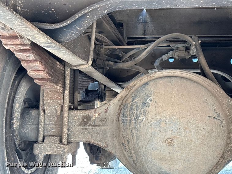 image for item EN5552 1992 International 4700 flatbed truck