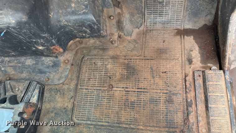 image for item EN5552 1992 International 4700 flatbed truck