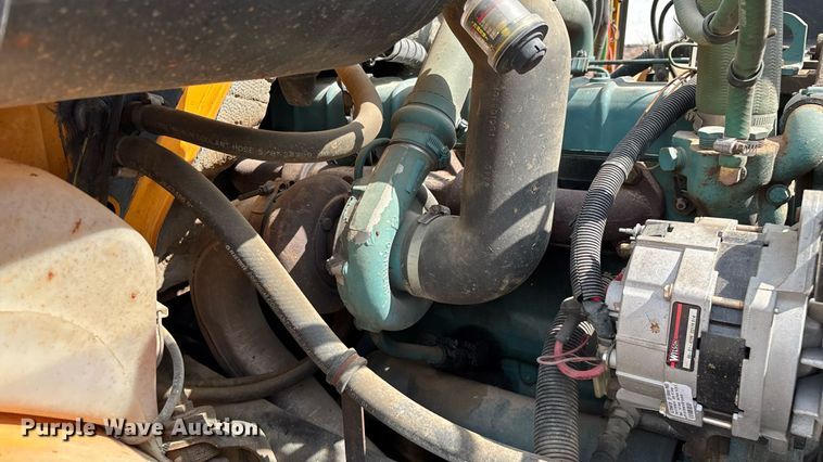 image for item EN5552 1992 International 4700 flatbed truck