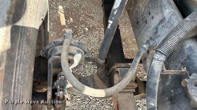 image for item EN5552 1992 International 4700 flatbed truck